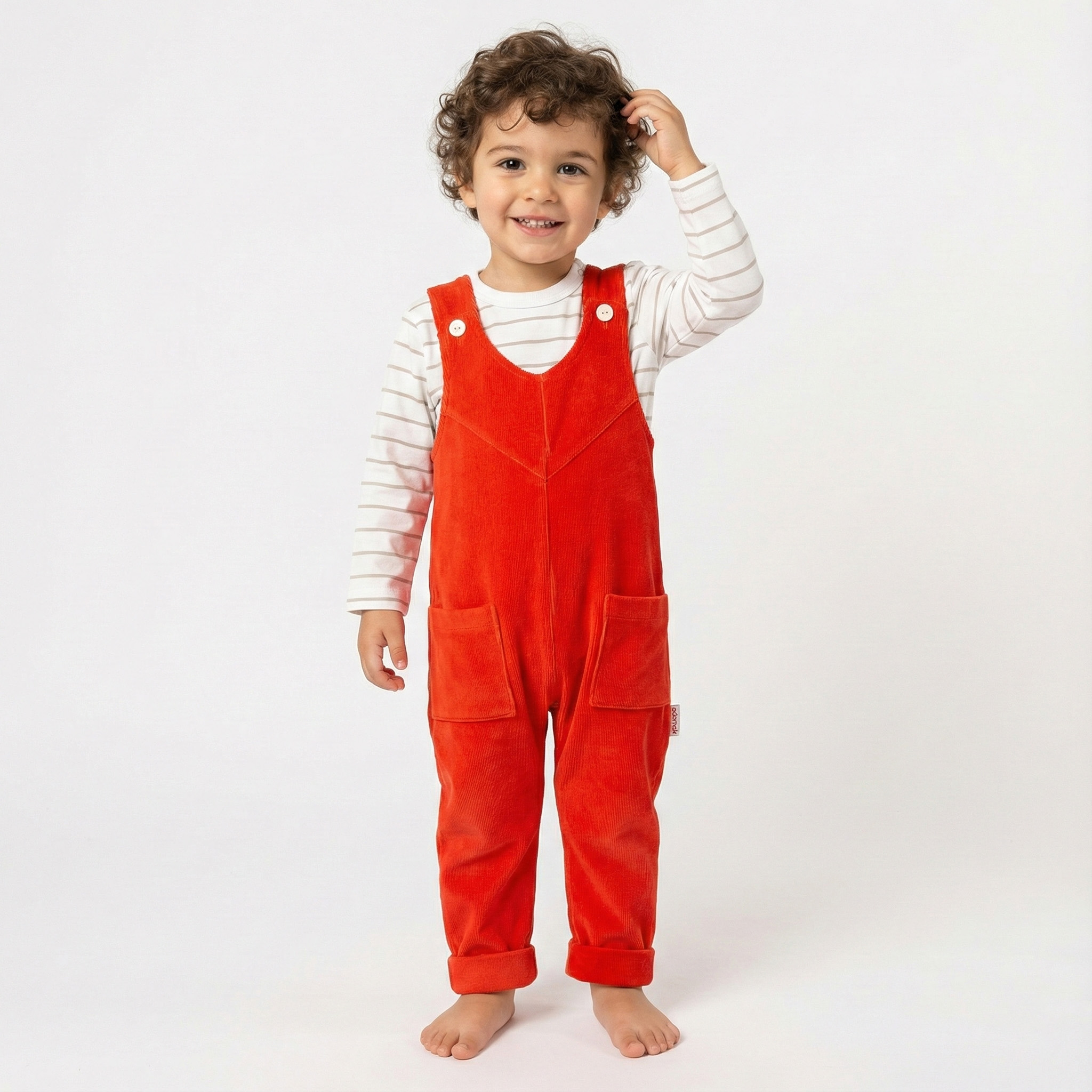 سرهمی پیشبندی مخمل با بلوز راه راه قرمز